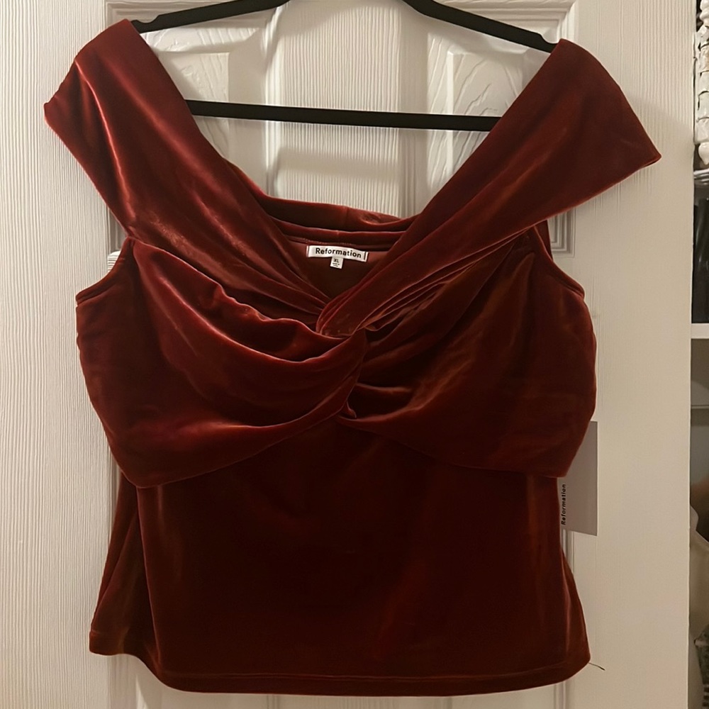 Reformation Ezlynn Velvet top
